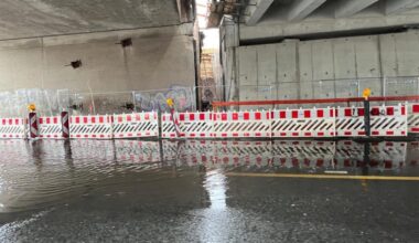 Überschwemmte Straße in Holzwickede: Wasser fließt nicht ab