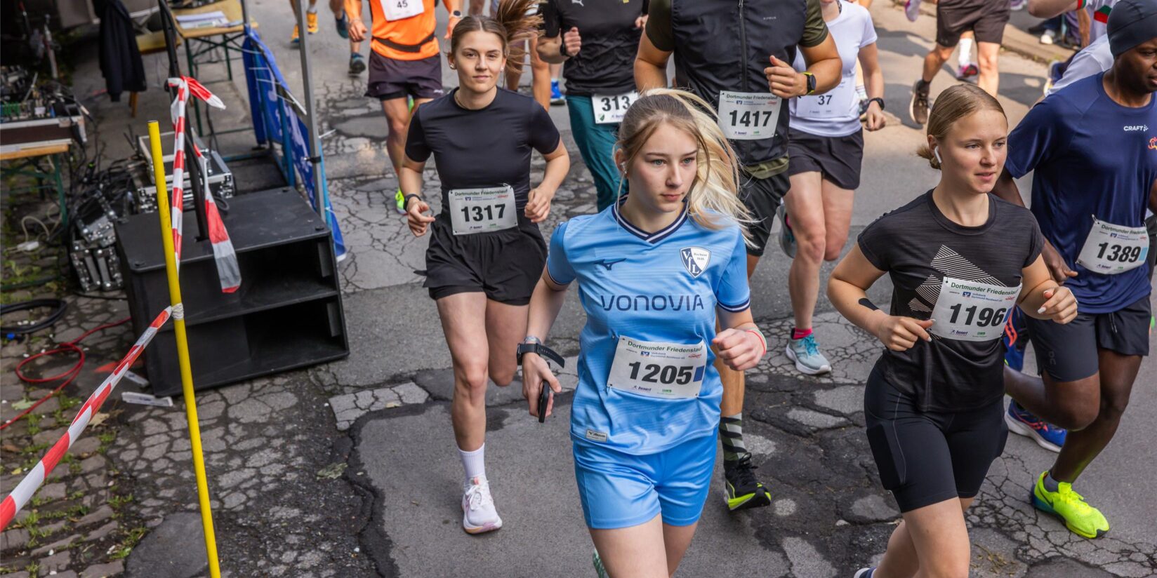 Traditions-Lauf in Dortmund lockt hunderte Menschen an: Die Fotos vom Friedenslauf
