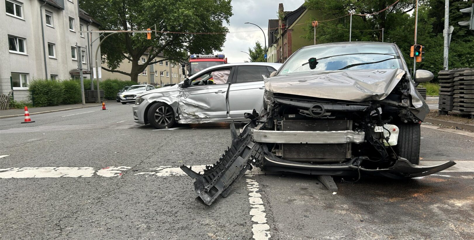 Flucht zu Fuß über A40 – Hubschrauber in der Luft