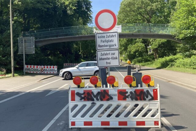 Die Zufahrt zum Parkplatz „Am Rombergpark“ in Dortmund-Brünninghausen ist gesperrt.