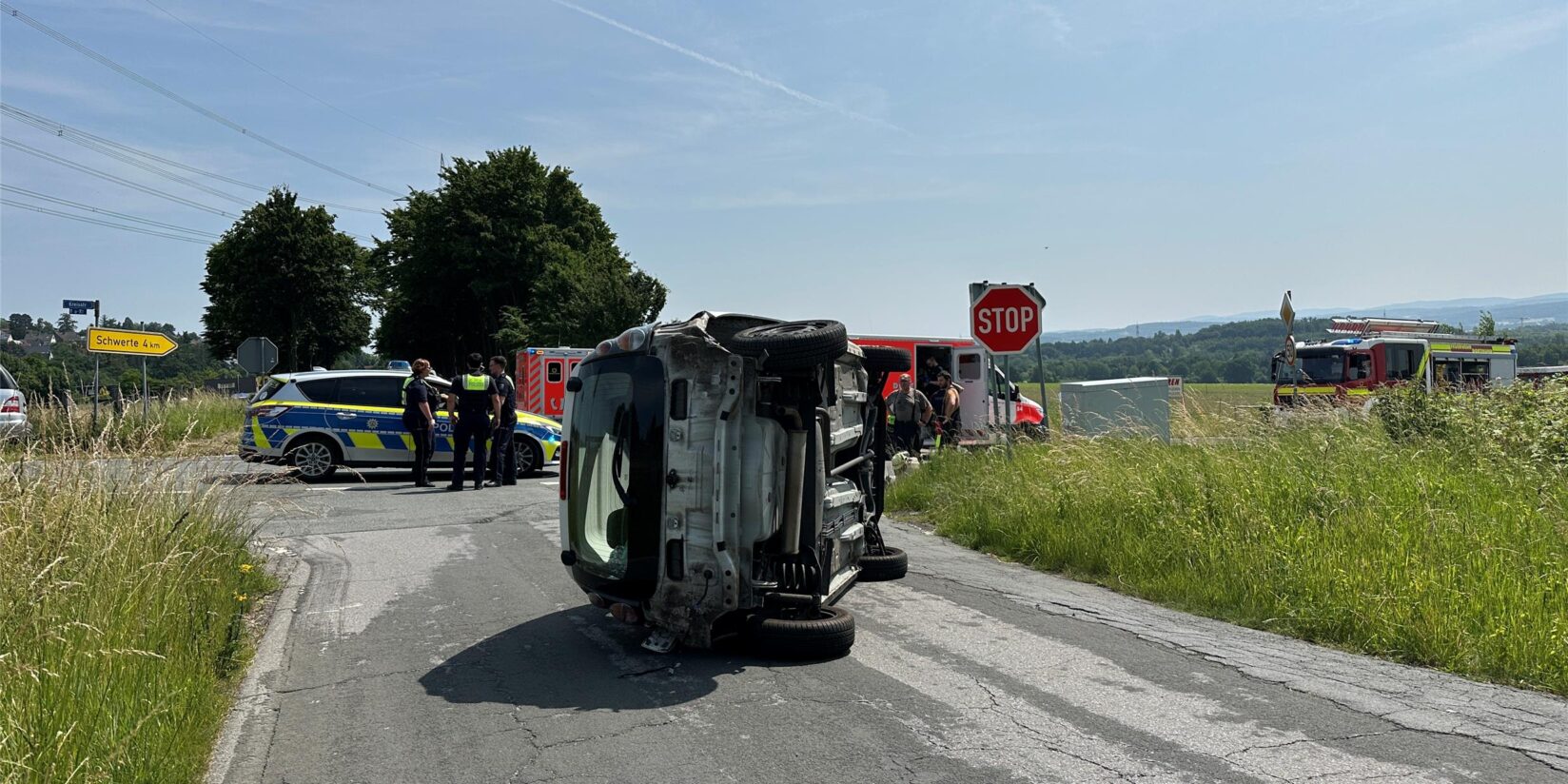 Heftiger Unfall mit Verletzten: Hauptverkehrsstraße zeitweise voll gesperrt
