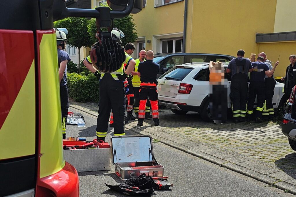 Technische Hilfeleistung der etwas anderen Art: Die Feuerwehr wurde am Montag um 10.30 Uhr alarmiert, um ein Kind aus einem Auto zu befreien. Kurz nach 11 Uhr war der Job erledigt.