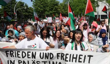 Friedlich mit Einschränkungen im Verkehr