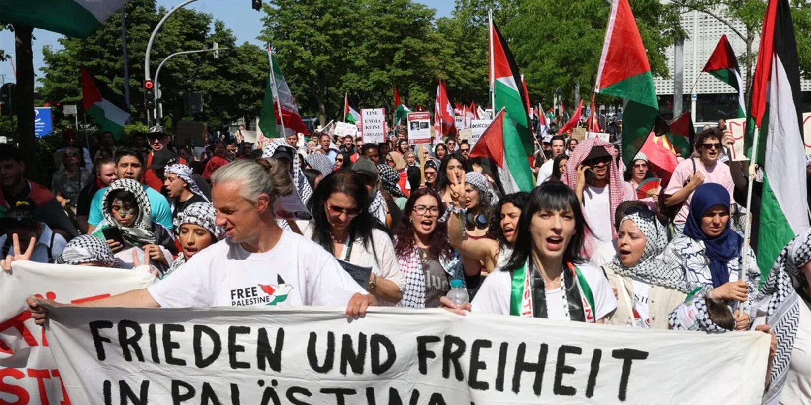Friedlich mit Einschränkungen im Verkehr