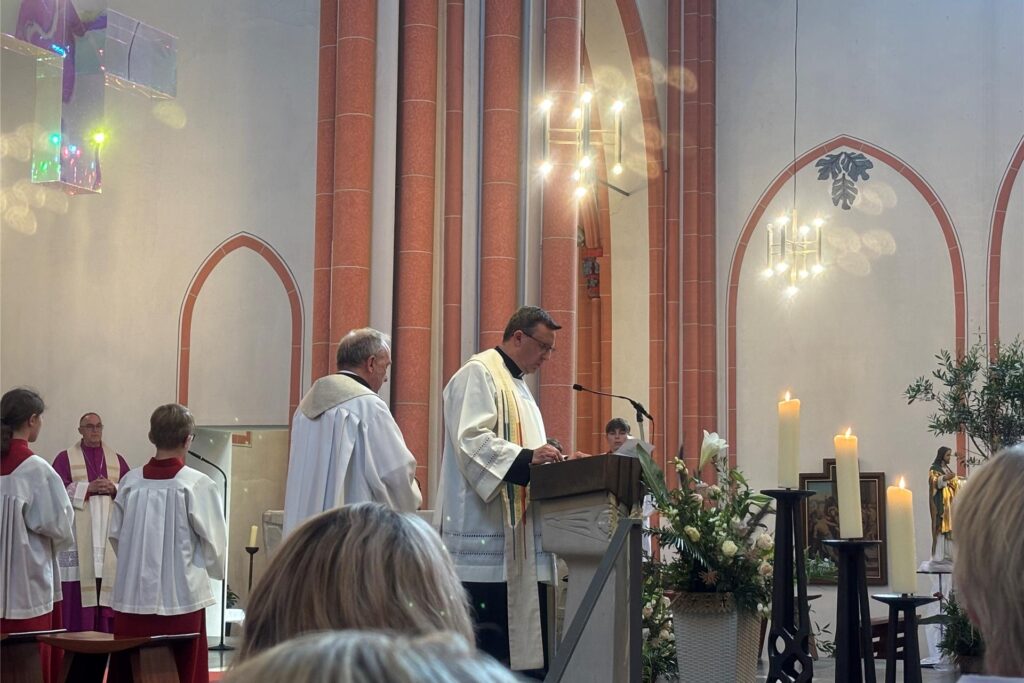 Neues Pfarrheim für den Kirchort St. Marien:  Festgottesdienst in der Marienkirche.