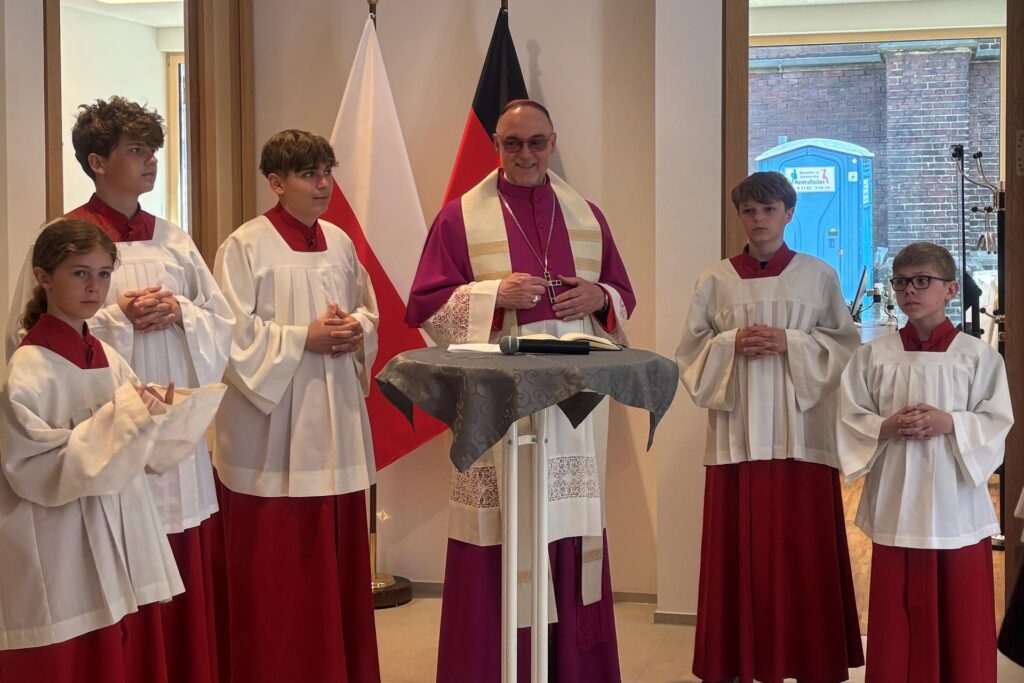 Weihbischof Rolf Lohmann segnete das neue Pfarrheim St. Marien an der Sedanstraße in Recklinghausen.