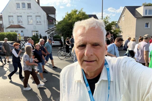 Reporter Andreas Schröter berichtet von einer Demonstration gegen Pläne für ein Gewerbegebiet in der Brechtener Niederung.