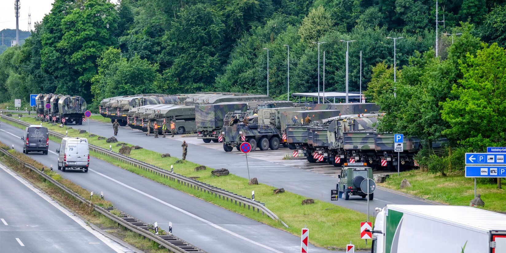 Bundeswehr-Konvoi belegt A2-Rastplatz bei Recklinghausen
