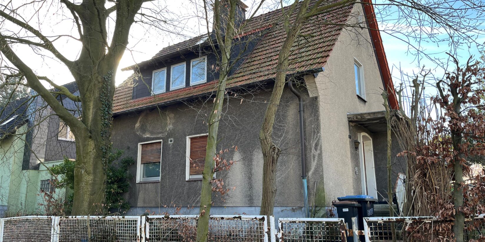 Zwangsversteigerung in Castrop-Rauxel: Unterkellertes Zweifamilienhaus