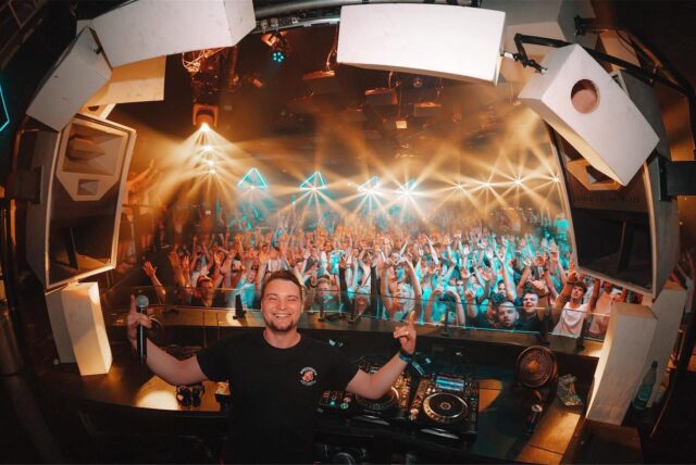 Justus van Elslande aus Dortmund nach einem Auftritt als DJ.