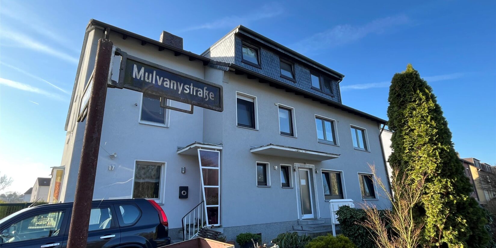 Zwangsversteigerung in Castrop-Rauxel: Zweigeschossiges Mehrfamilienhaus mit Garagen