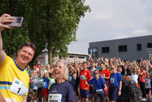 Am Donnerstag (26.6) wurden in Castrop-Rauxel zum 1. Feierabendlauf die Laufschuhe ausgepackt. 430 Starterinnen und Starter liefen mit.