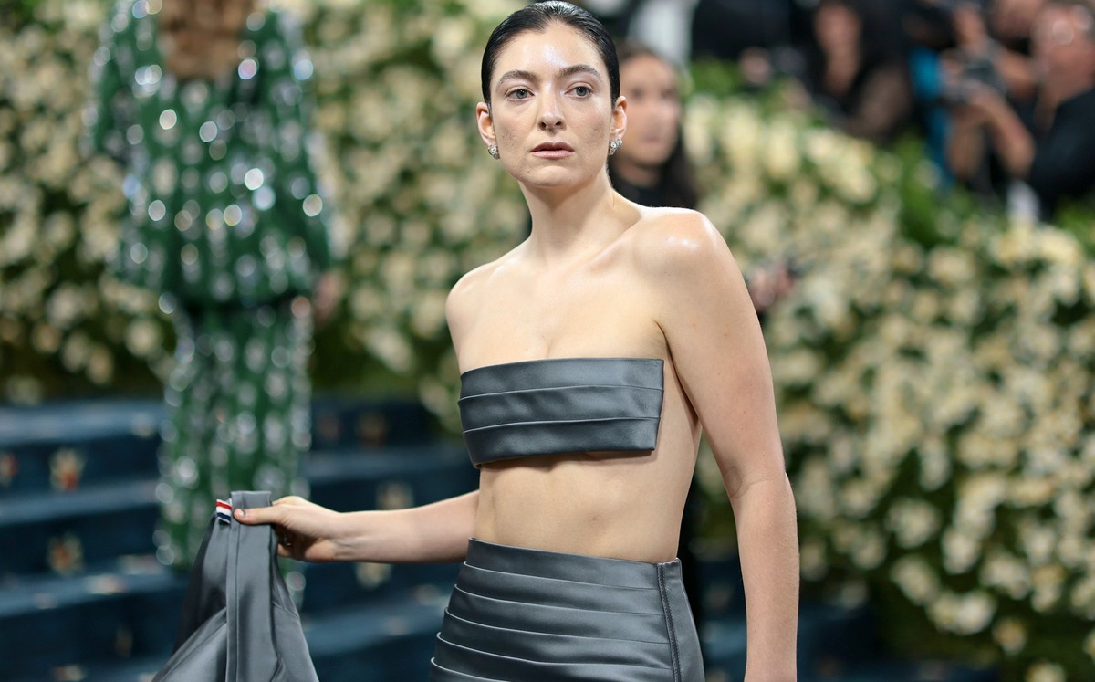NEW YORK, NEW YORK - MAY 05: Lorde attends the 2025 Met Gala Celebrating "Superfine: Tailoring Black Style" at Metropolitan Museum of Art on May 05, 2025 in New York City. (Photo by Dimitrio ...