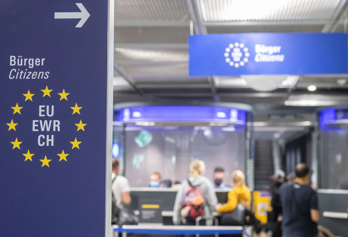 Festnahme am Flughafen - Bundespolizei fasst mutmaßlichen Corona-Betrüger - Panorama