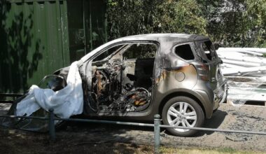 Düsseldorf: Feuerwehr findet Leiche in brennendem Auto | Regional