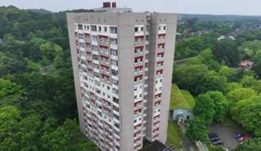 Im Süden von Hamburg: Messerstecher springt aus 15. Stock in den Tod | Regional