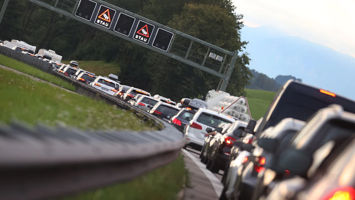 Tödlicher Lkw-Unfall auf A8: Autobahn bei Dasing noch stundenlang gesperrt - Stau - Bayern