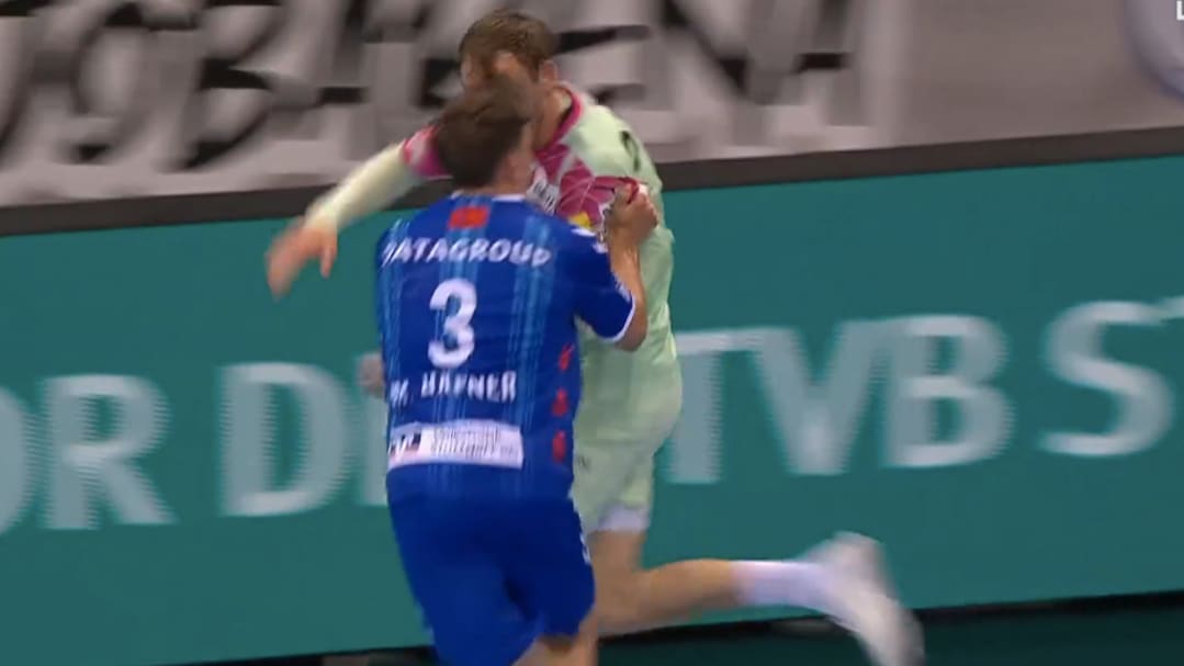 Füchse Berlin triumphieren: Welthandballer Gidsel über Werbebande geschubst | Sportmix