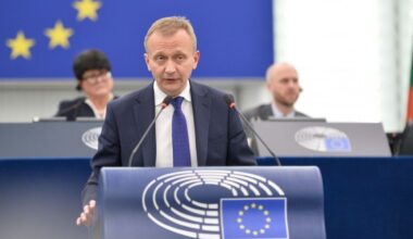 Rechte Kampagne oder notwendige Kontrolle? EU untersucht NGO-Verträge