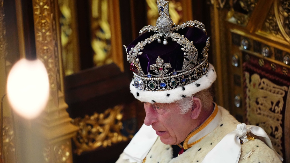 Die "Imperial State Crown" wiegt circa ein Kilo und ist mit zahlreichen wertvollen Steinen besetzt.