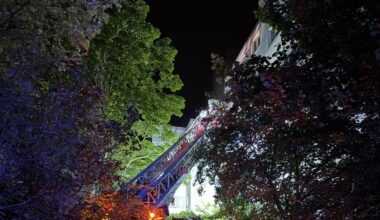 FW-E: Küchenbrand in Mehrfamilienhaus - Wohnung unbewohnbar