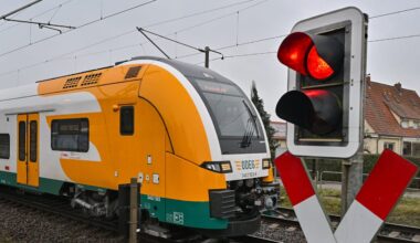 Das müssen Reisende wissen: Wichtige Bahnlinie nach Berlin lange gesperrt | Regional
