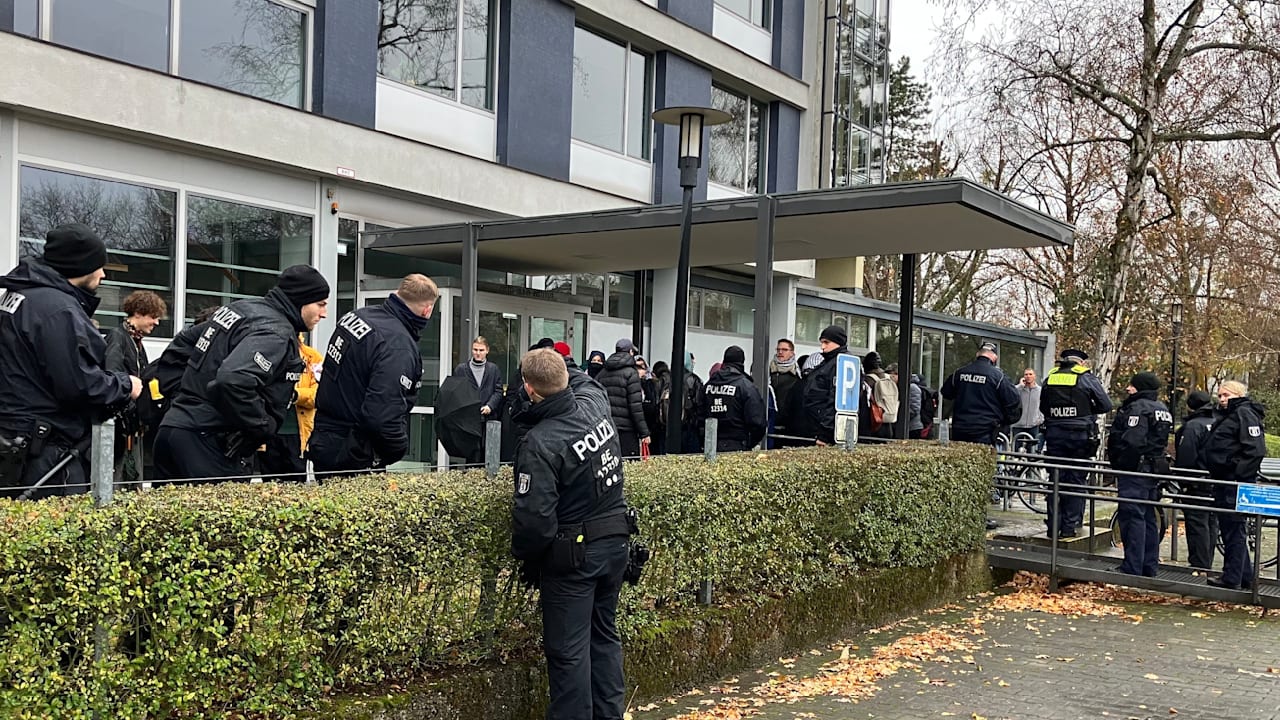 „From the river ...“: Freispruch! Richterin billigt Hass-Parole | Regional