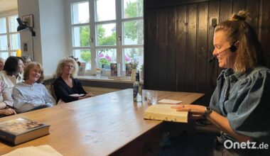 Lesung von Regina Denk zieht Publikum in Pfreimd in den Bann