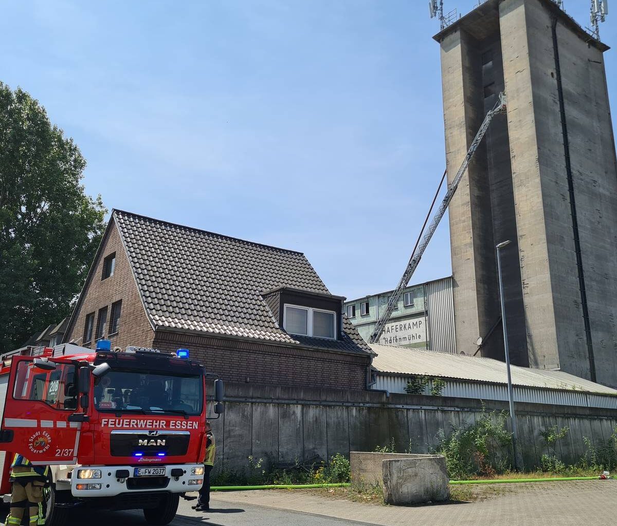 Feuerwehr Essen löscht brennendes Silo