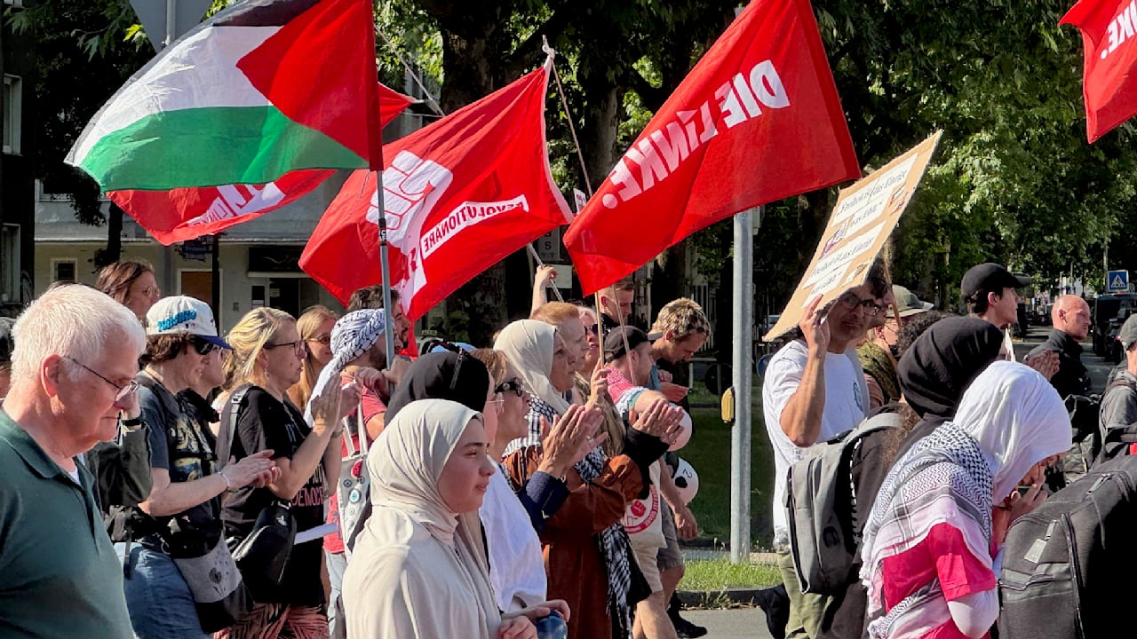 Pro-Palästina-Demos: Israel-Hasser laufen mit Linksradikalen | Regional