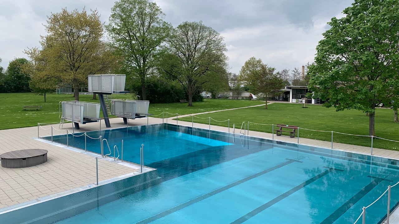 Im Freibad in Hessen: Mann begrapscht drei 10-jährige Mädchen | Regional