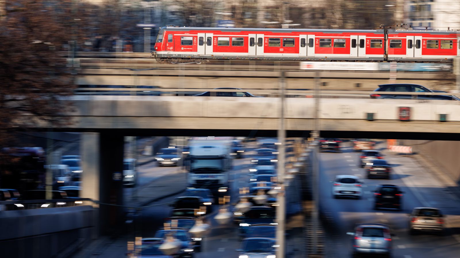 Schienen- und Straßenbaustellen bremsen München an Pfingsten aus