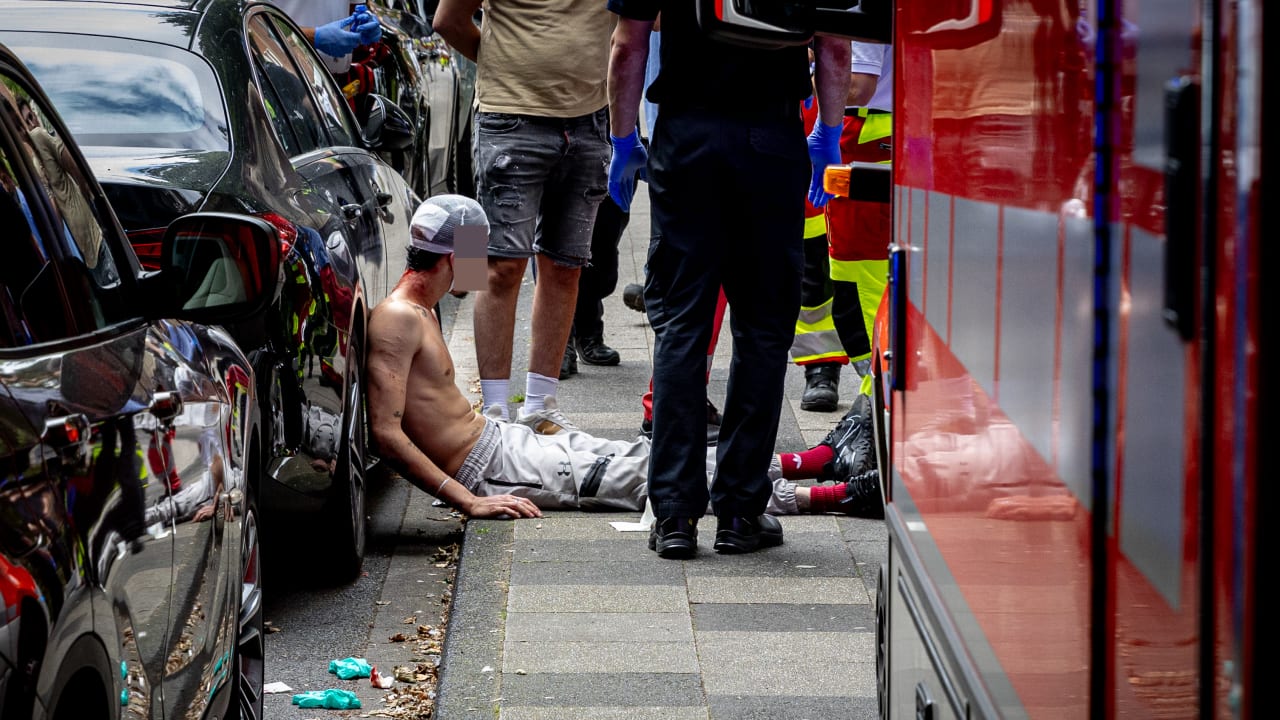 Mit Machete und Eisenstange: Schwere Schlägerei auf Parkplatz in Essen | Regional