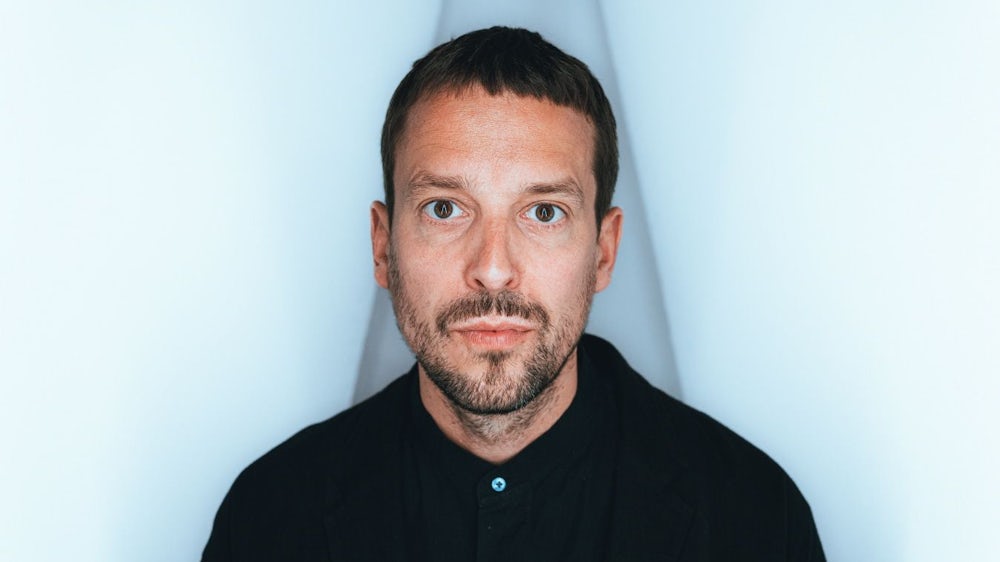 „Kunst kann, gerade der Tanz kann die Welt verändern. Wir bleiben dran“, verspricht Tobias Staab, der künstlerische Leiter des Dance Festivals in München.