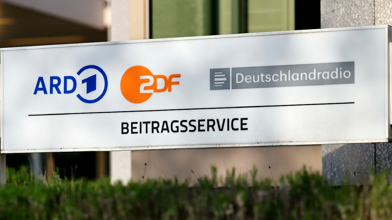 Sparkurs für die Radioprogramme: 17 ARD-Sender stehen vor dem Aus | Politik