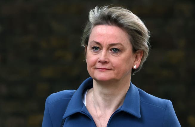 Innenministerin Yvette Cooper entschuldigte sich im Namen der Regierung bei den Opfern des Missbrauchskandals.