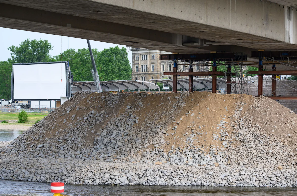 Brückenabriss in Dresden - Carolabrücke-Abbruch in Dresden geht ab Donnerstag weiter - Panorama