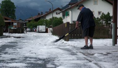 Weiße Straßen nach Unwetter im Süden Bayerns