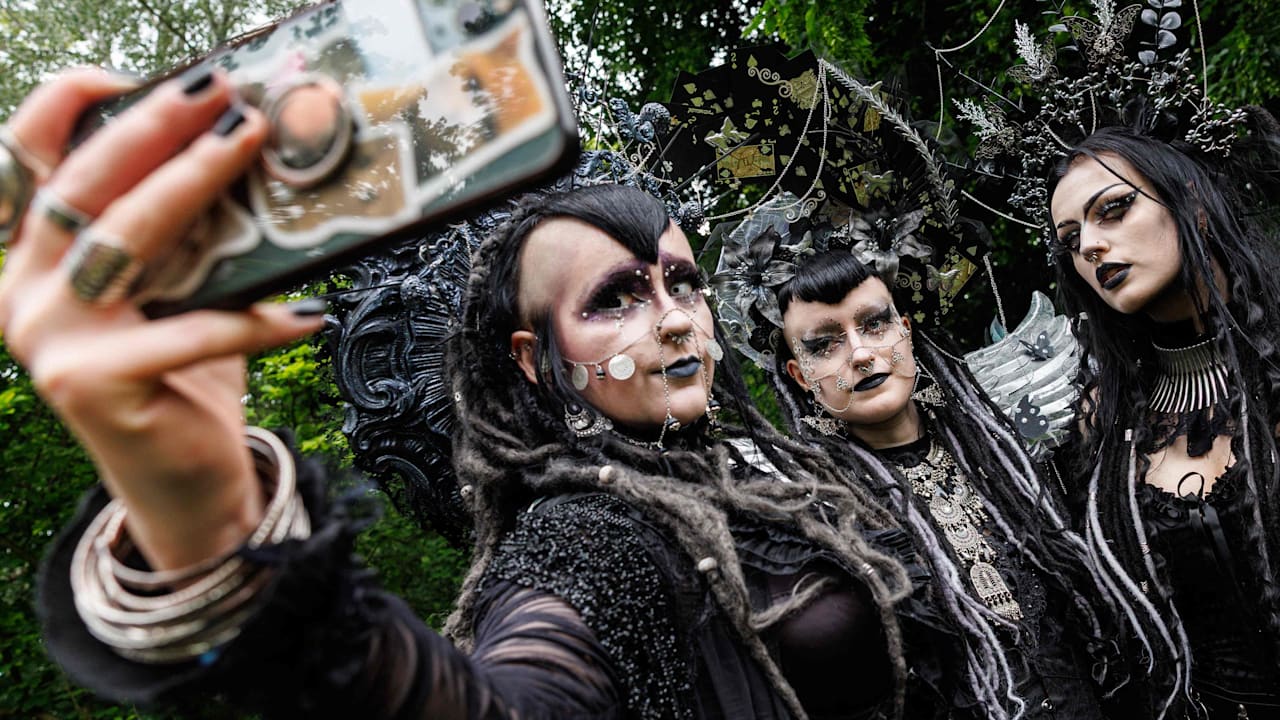 Wave-Gotik-Treffen in Leipzig: 20.000 Grufties nehmen die Stadt ein | Regional