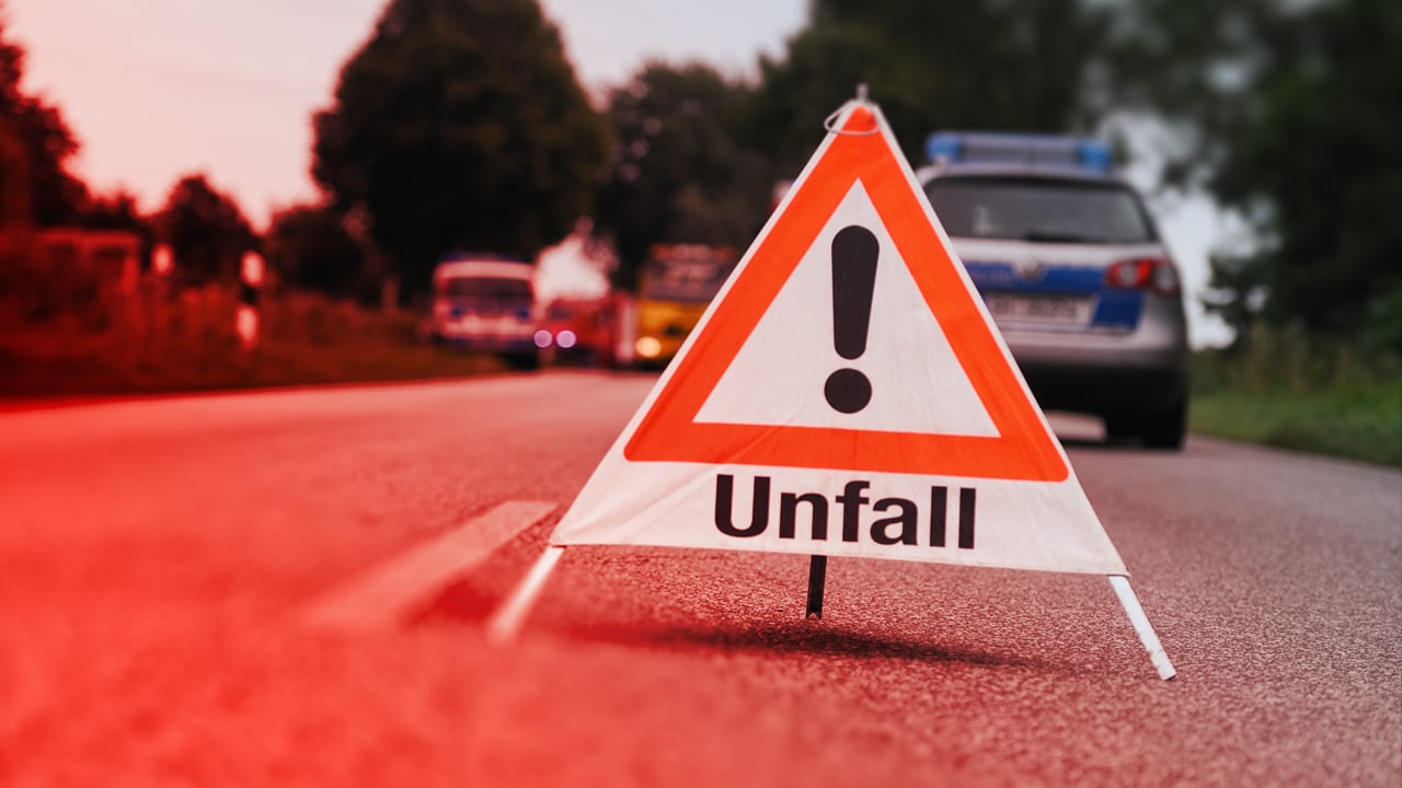 Bochum: Schwerer Unfall zwischen Motorrad und Pkw | Regional