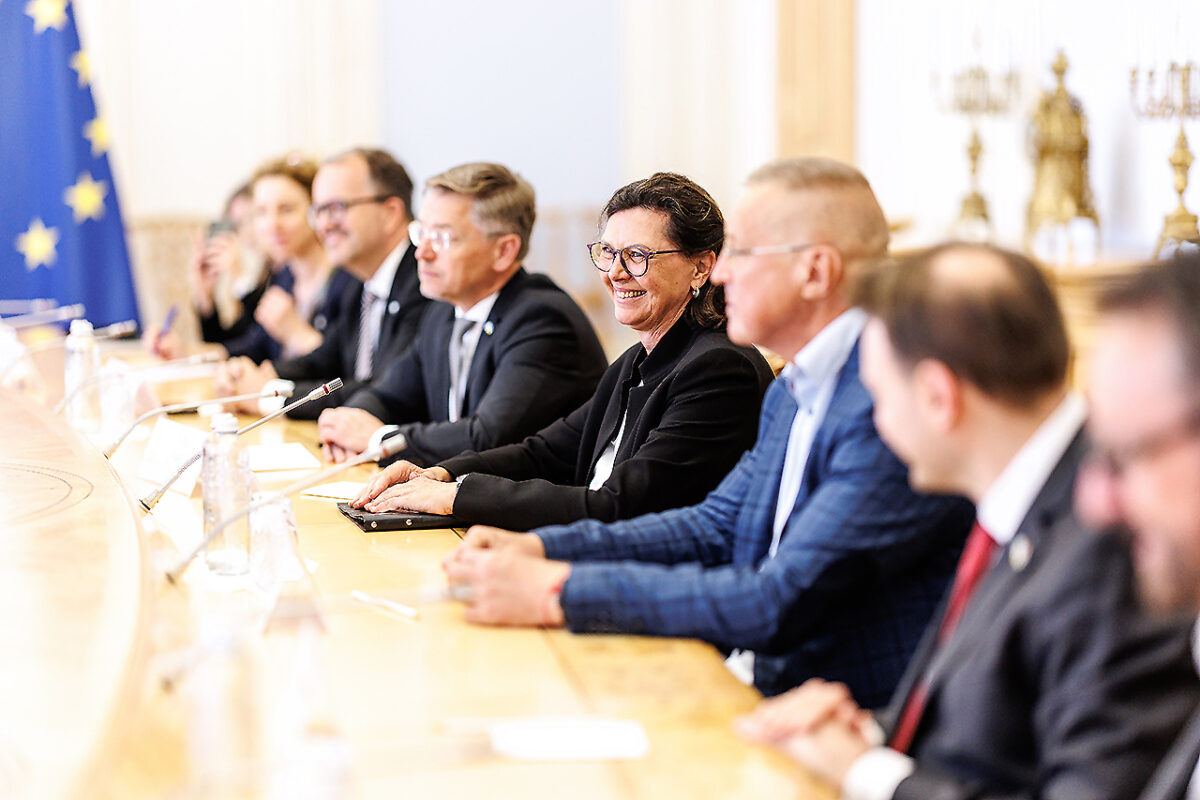Besuch im Parlamentsgebäude der Ukraine: Tobias Reiß (CSU), Vizepräsident des Bayerischen Landtags, Markus Rinderspacher (SPD), Vizepräsident des Bayerischen Landtags, und Ilse Aigner, Präsidentin des Bayerischen Landtags. Foto: Matthias Balk/Bildarchiv Bayerischer Landtag