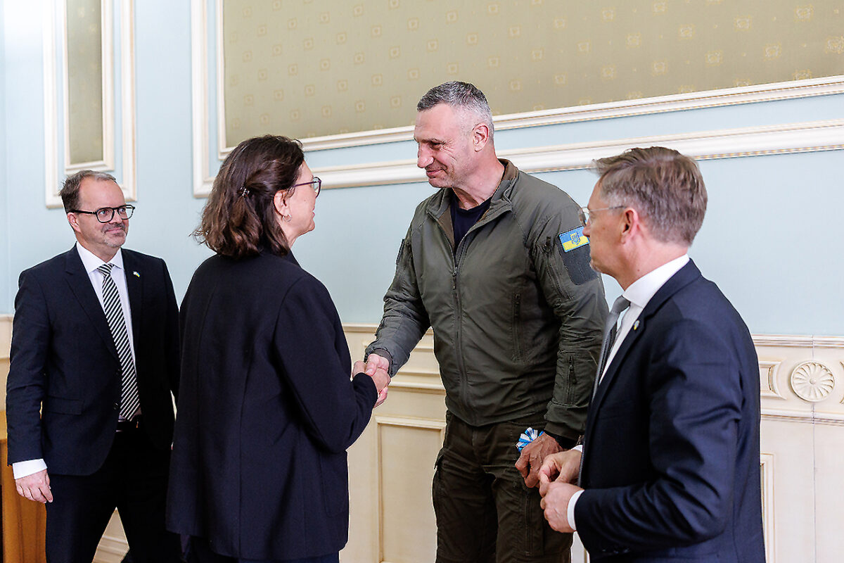 Besuch im Rathaus von Kiew: Ilse Aigner, Präsidentin des Bayerischen Landtags, Tobias Reiß (CSU), Vizepräsident des Bayerischen Landtags, Markus Rinderspacher (SPD), Vizepräsident des Bayerischen Landtags, und Vitali Klitschko, Bürgermeister von Kiew. Foto: Matthias Balk/Bildarchiv Bayerischer Landtag