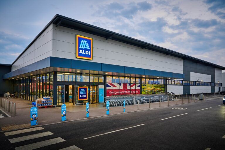 Aldi plant 20 neue Filialen in Großbritannien: Eine Aldi Filiale von Außen.