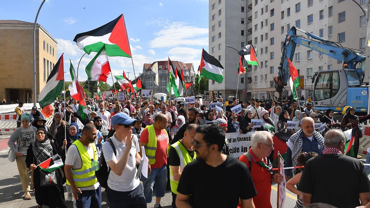 Berlin & Brandenburg: Festnahmen und Verletzte bei propalästinensischer Demo