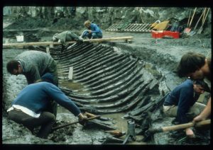 Ausgrabung der Römerschiffe in Mainz im Herbst 1981. – Foto: GDKE