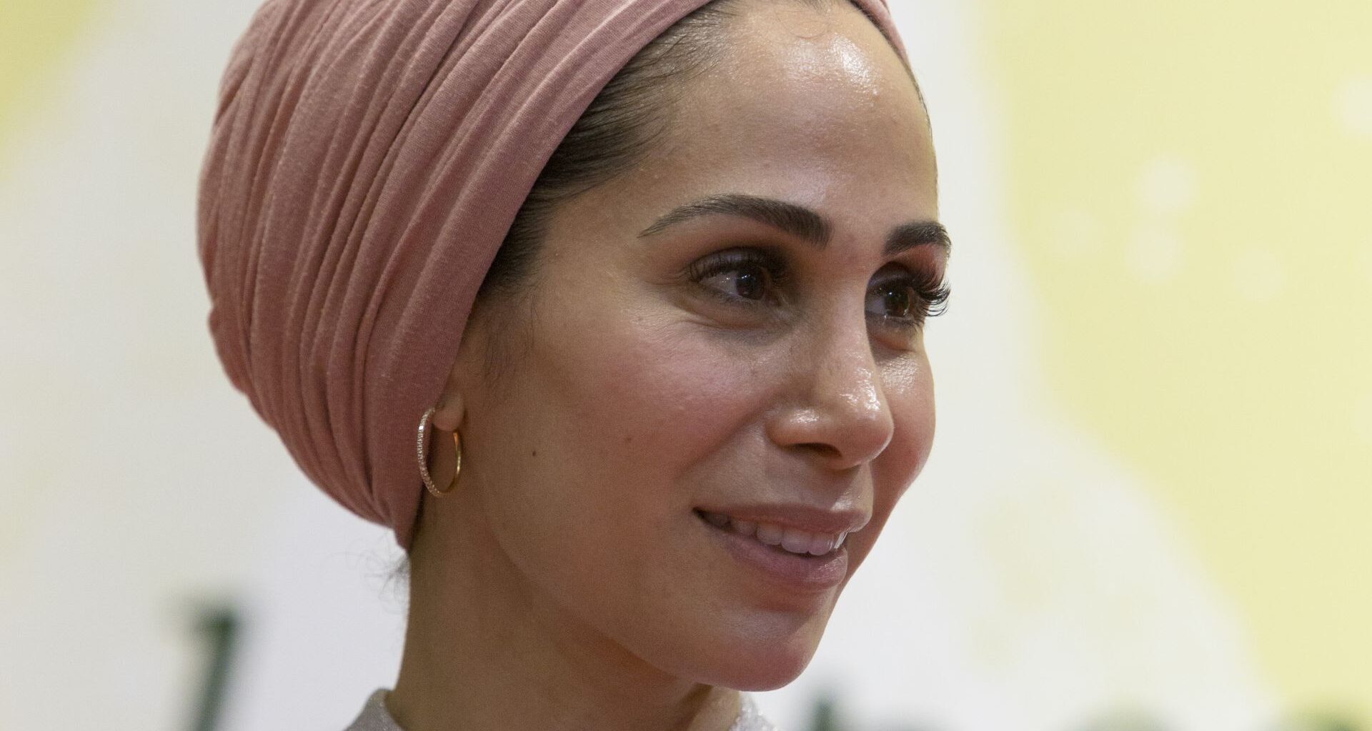 Tahereh Mafi 2023 beim Turin Book Fair.