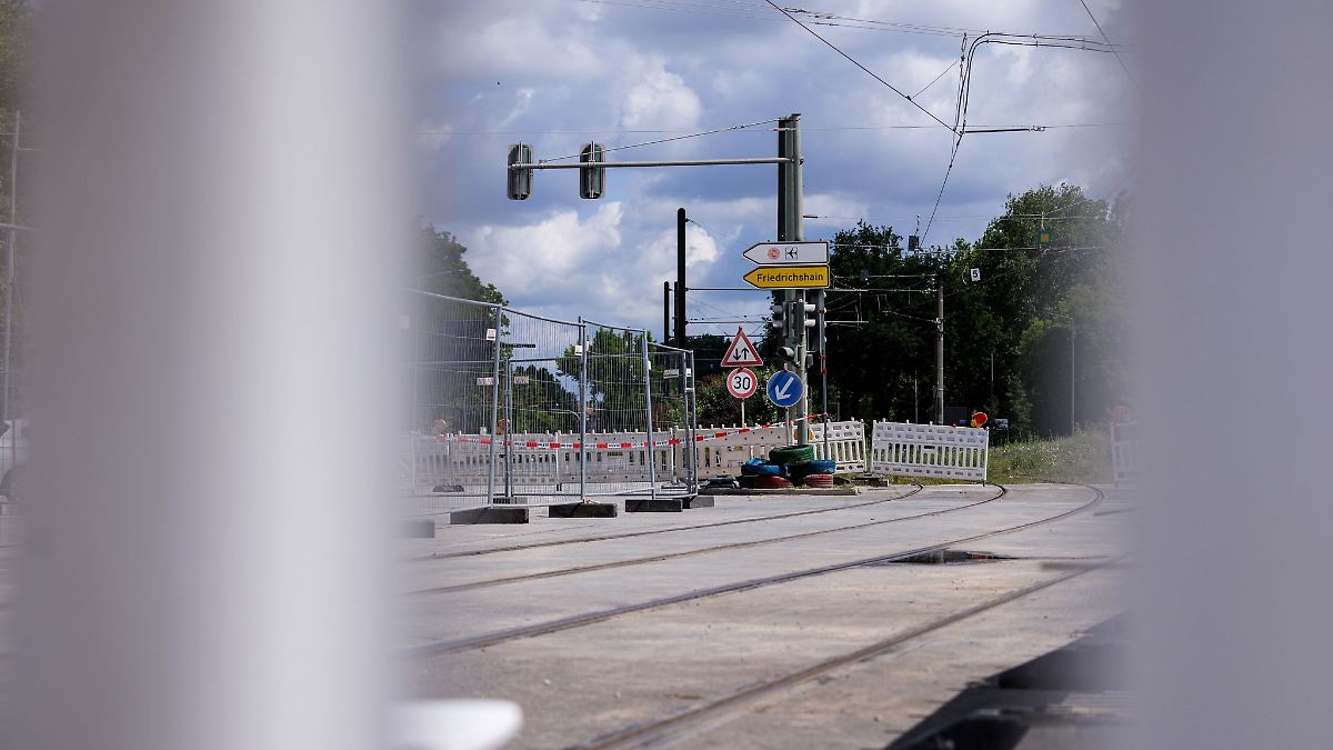 Berlin & Brandenburg: Abgerissene Brücke: Autos können ab Freitag wieder fahren