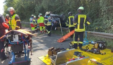 FW-DO: Verkehrsunfall mit eingeklemmter Person - B236 Richtung Schwerte voll gesperrt