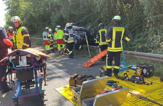 FW-DO: Verkehrsunfall mit eingeklemmter Person - B236 Richtung Schwerte voll gesperrt