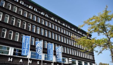 Nordrhein-Westfalen: Stadt-Mitarbeiterin soll Geld auf ihr Konto überwiesen haben